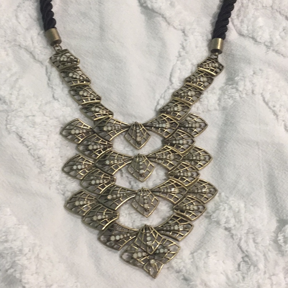 Drama necklace